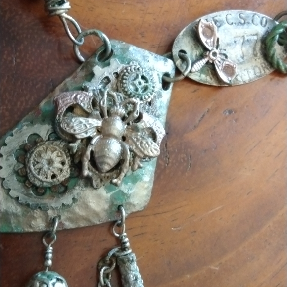 Rustic handmade citrine bee necklace - Picture 3 of 6